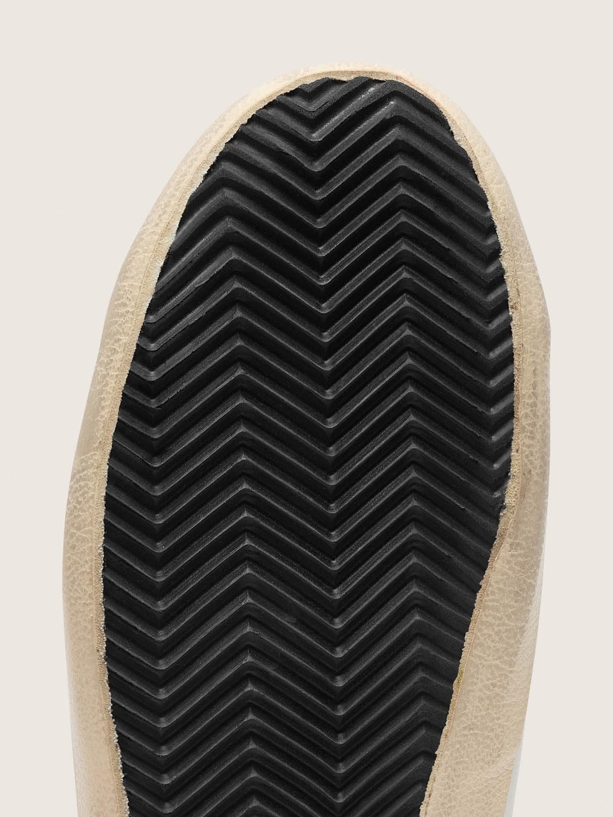 Super-Star avec étoile en daim couleur sable et contrefort en cuir croco rouge