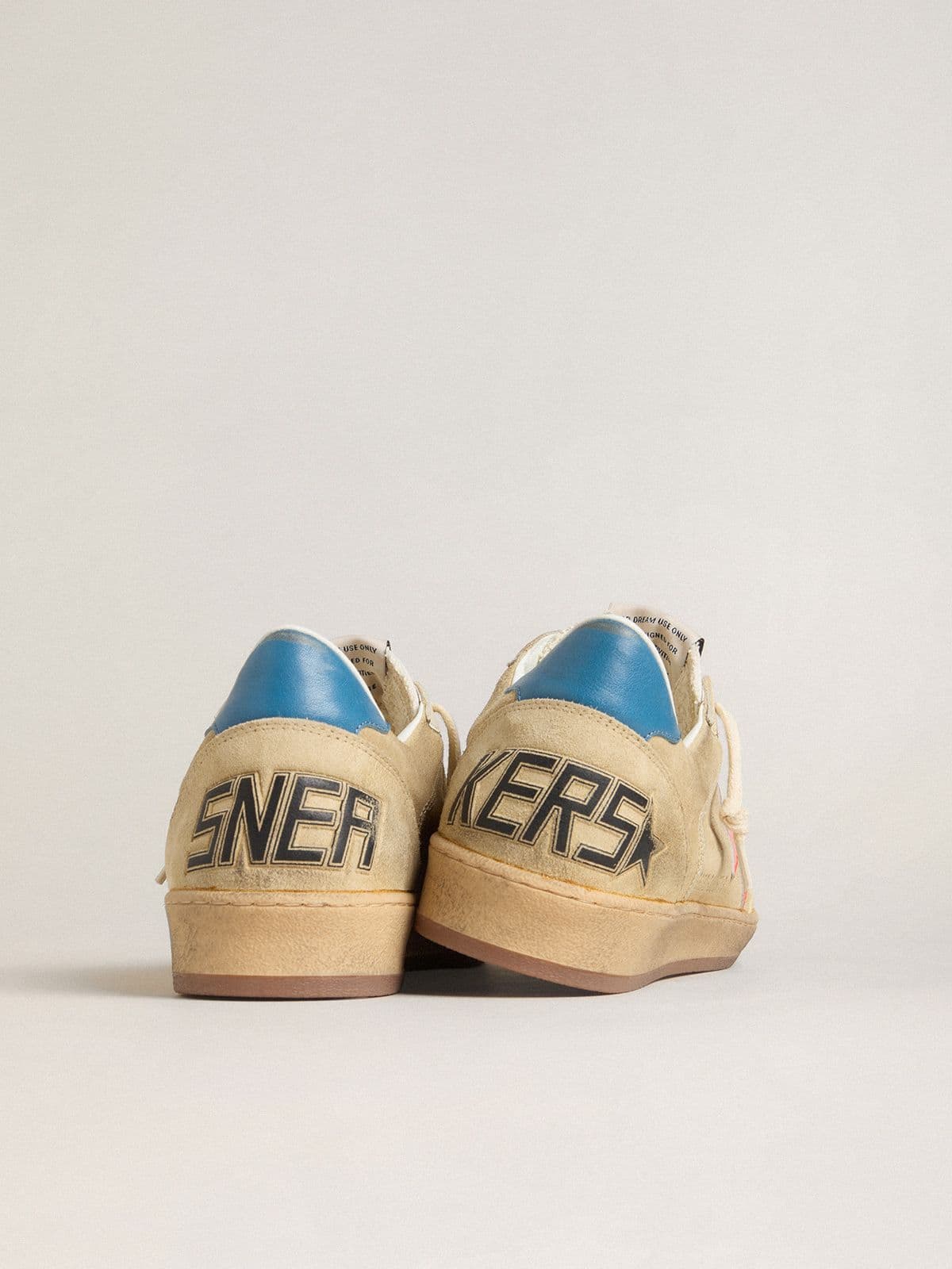 Ball Star pour homme en cuir velours beige avec étoile en cuir corail et contrefort en cuir nappa bleu