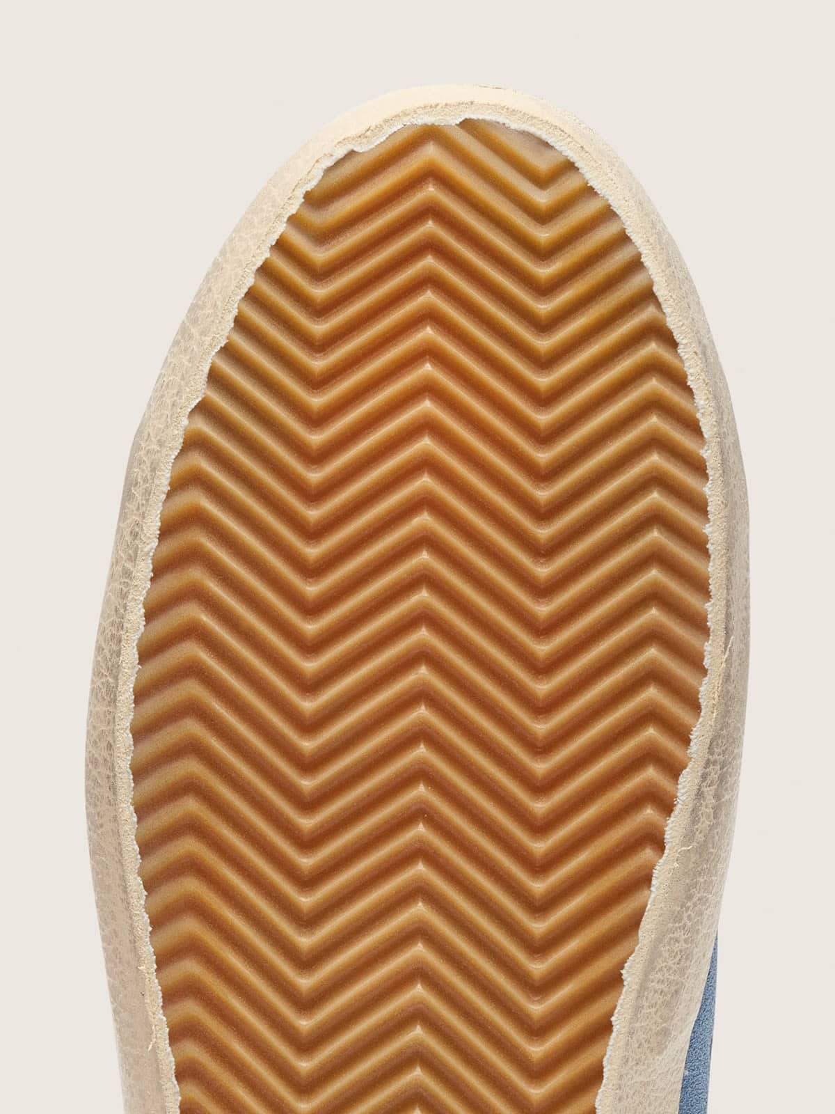 Super-Star en daim bleu clair avec étoile et contrefort en cuir beige