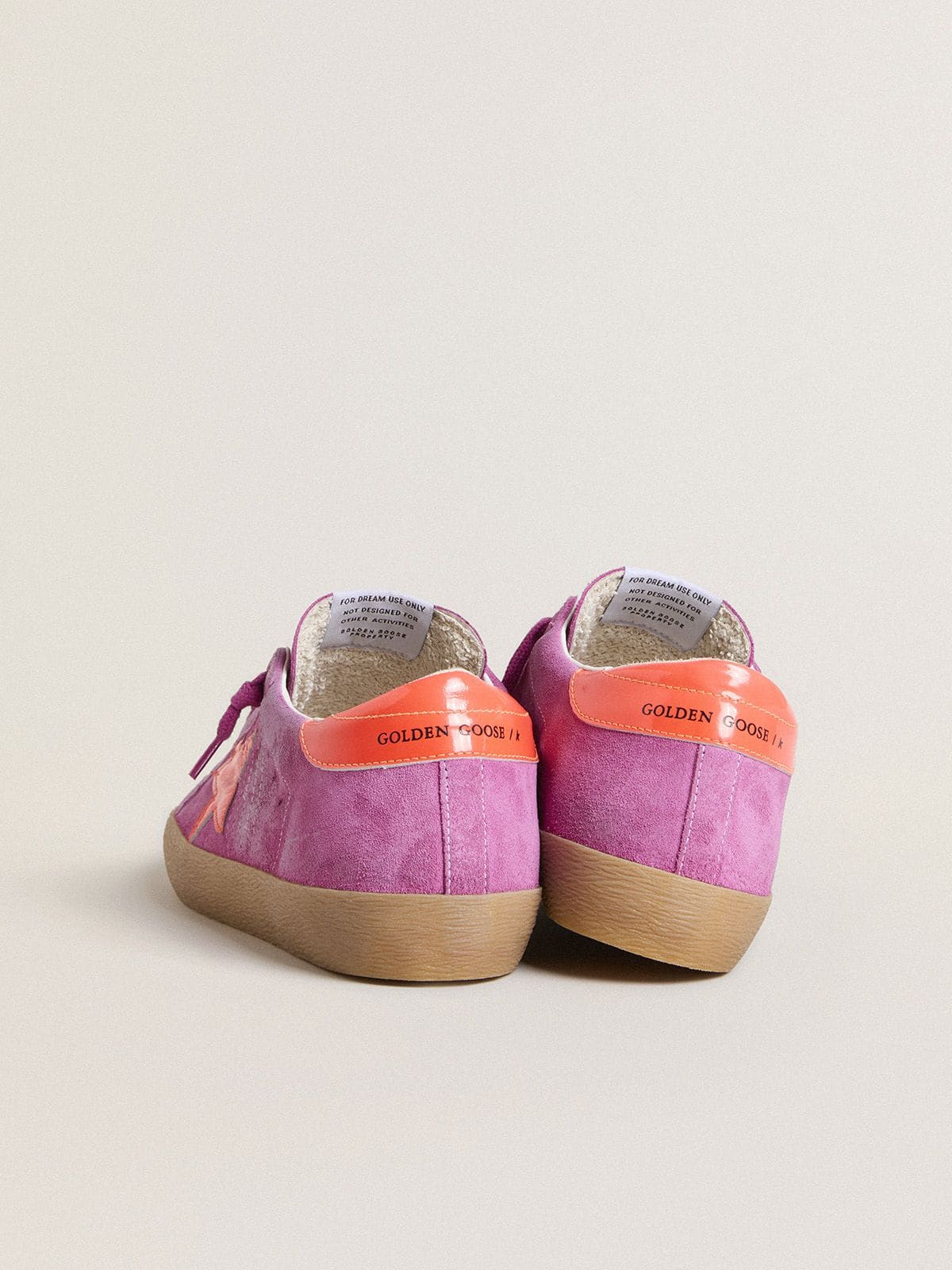 Super-Star pour femme en daim fuchsia avec étoile et contrefort en cuir laminé orange fluo