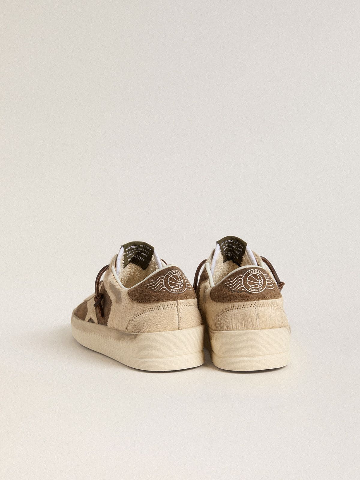 Stardan pour femme en cuir velours vert militaire et cuir façon poulain beige avec étoile en cuir velours beige