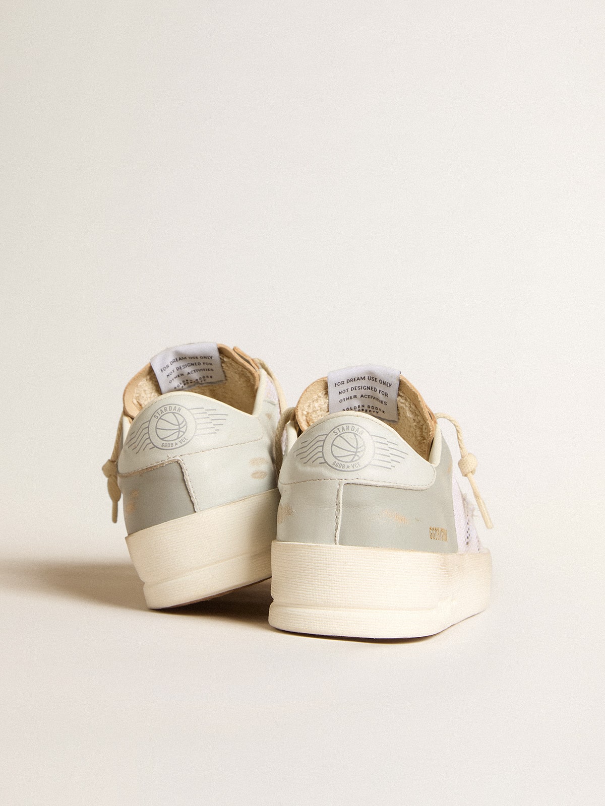 Stardan en nappa gris et résille blanche avec étoile en cuir gris