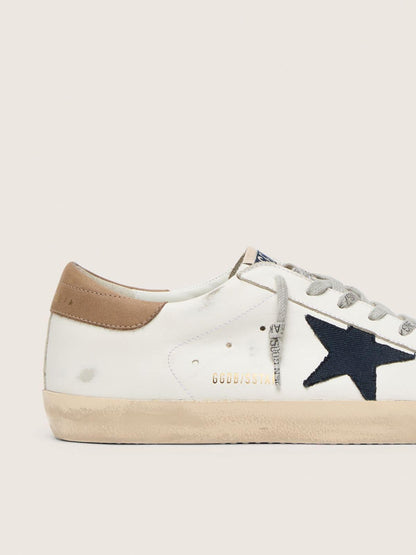 Super-Star en cuir blanc avec étoile en toile bleu nuit et contrefort en cuir couleur tabac