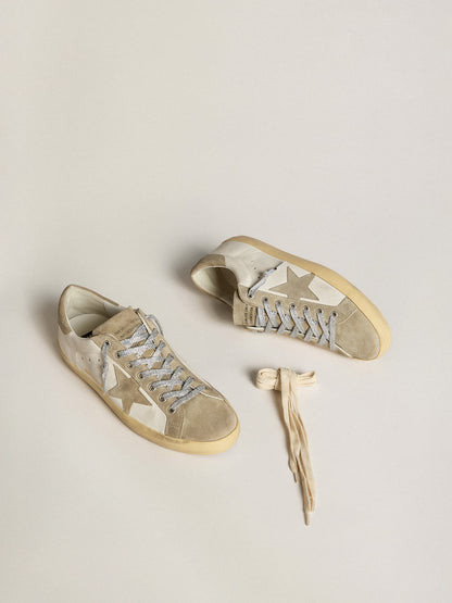 Super-Star pour homme en cuir nappa avec étoile en daim gris froid et broderie noire