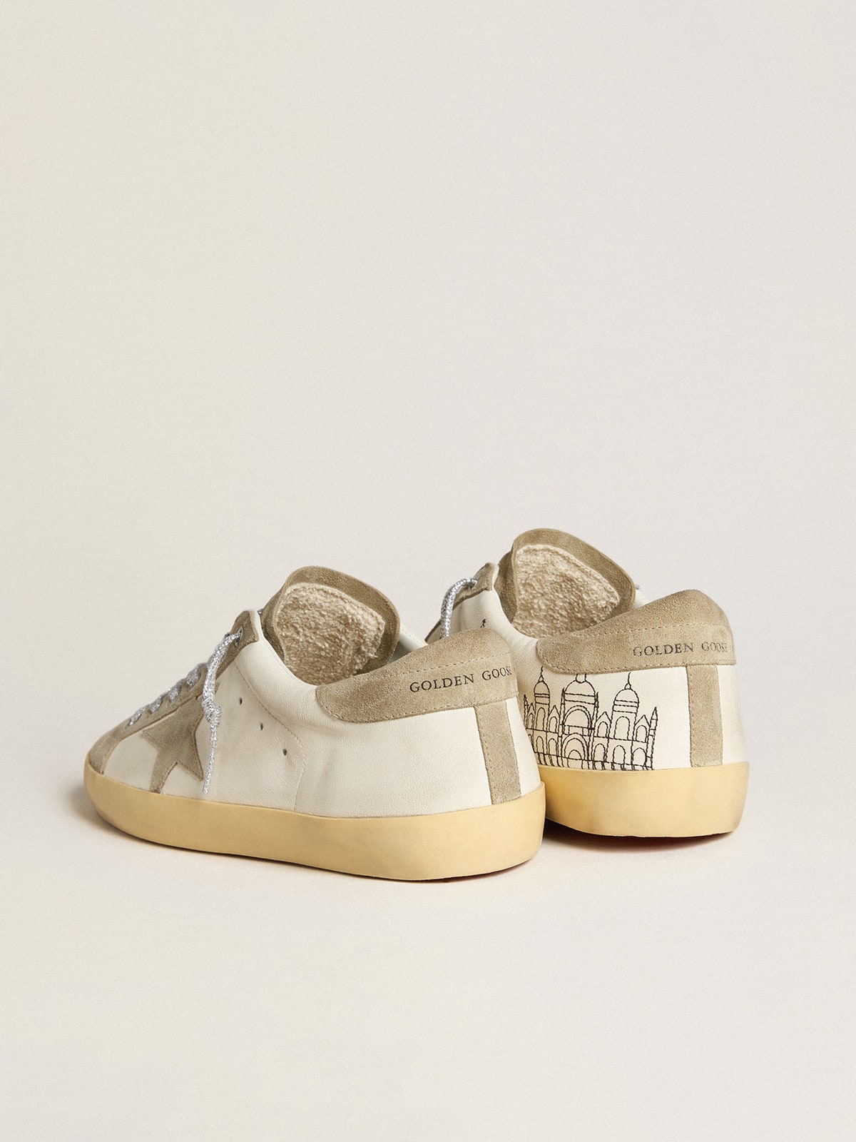 Super-Star pour homme en cuir nappa avec étoile en daim gris froid et broderie noire