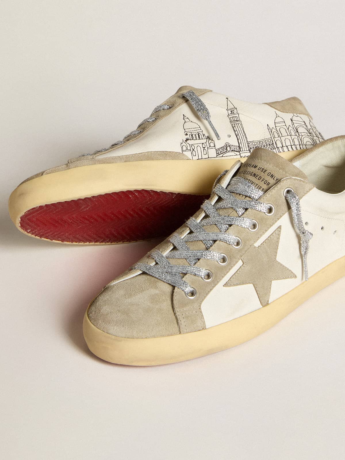 Super-Star pour homme en cuir nappa avec étoile en daim gris froid et broderie noire