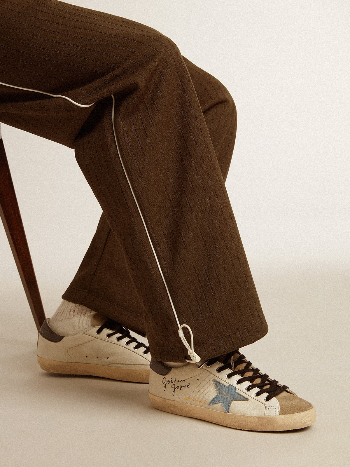 Super-Star en cuir nappa avec étoile en daim bleu ciel et contrefort en cuir gris