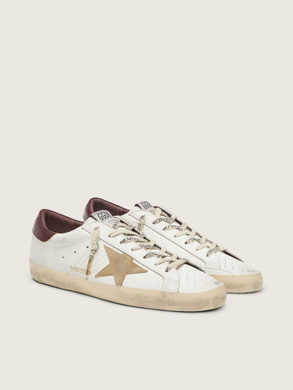 Super-Star avec étoile en daim couleur sable et contrefort en cuir croco rouge