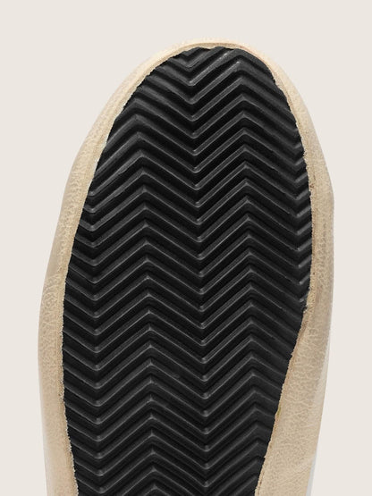 Super-Star avec étoile en daim couleur sable et contrefort en cuir croco rouge