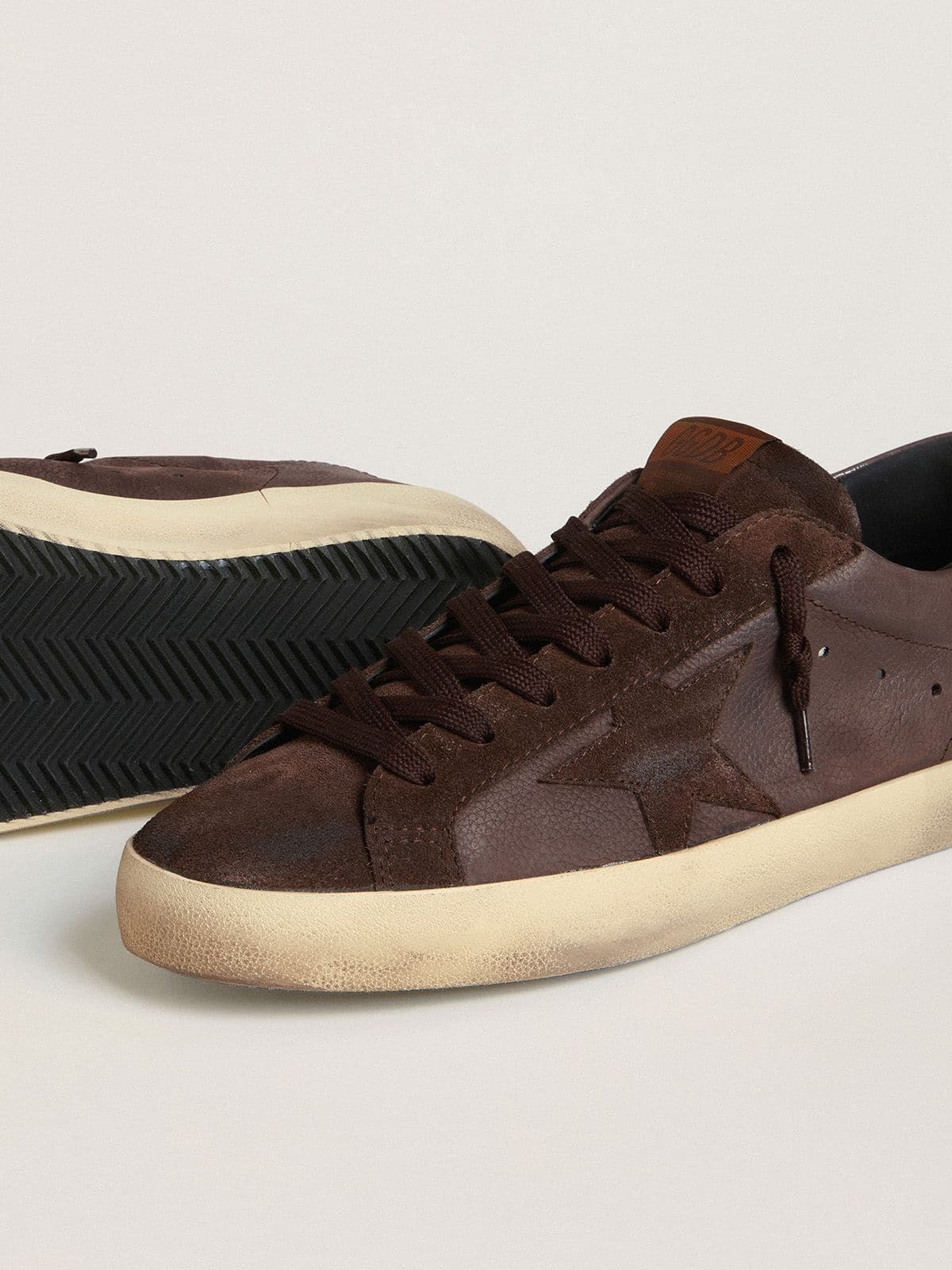 Super-Star LTD pour homme en cuir nubuck marron avec étoile en cuir velours et contrefort en cuir pourpre