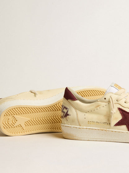 Ball Star en cuir nappa beige avec étoile et contrefort en résille bordeaux