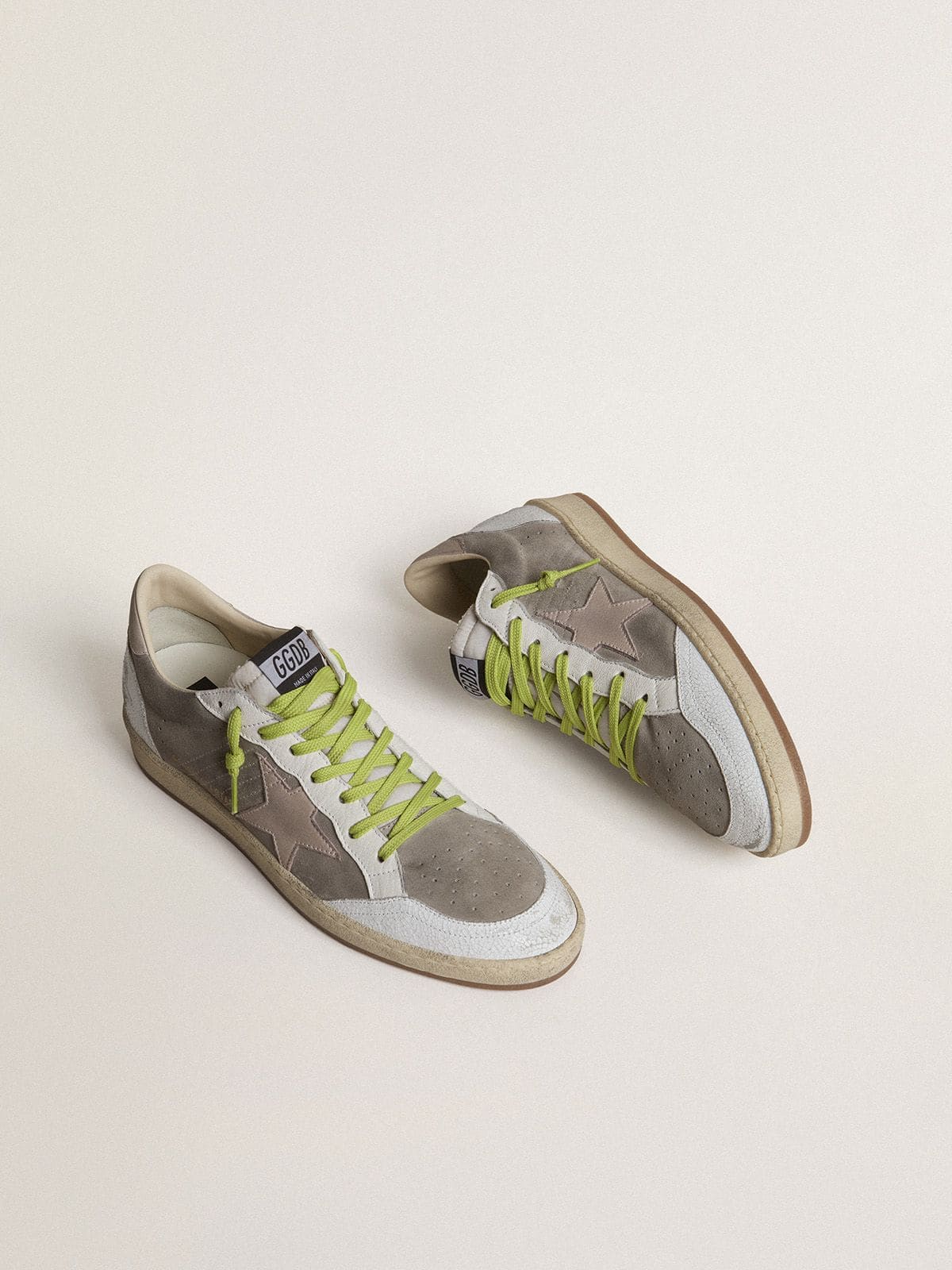Ball Star pour homme en cuir velours gris avec étoile en cuir velours vieux rose et contrefort en cuir beige