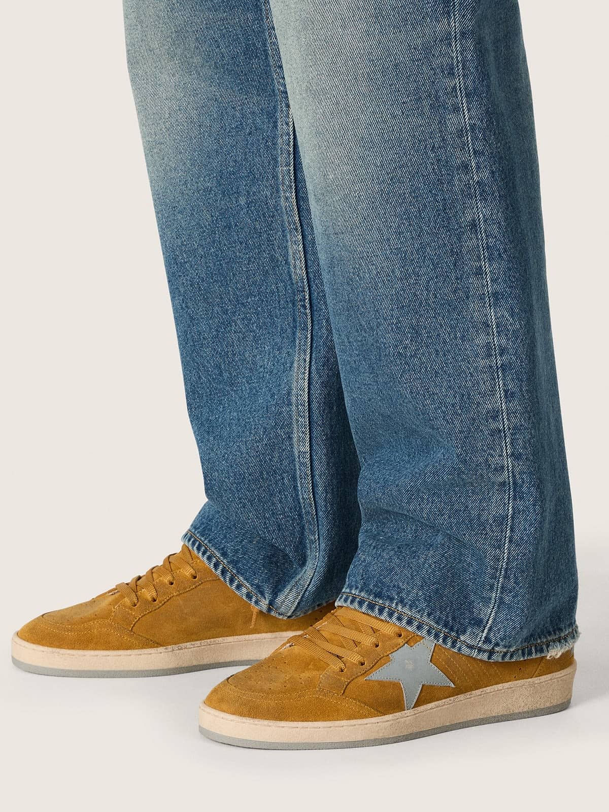 Ball Star pour homme en cuir velours ocre avec étoile en cuir et contrefort en cuir velours bleu ciel