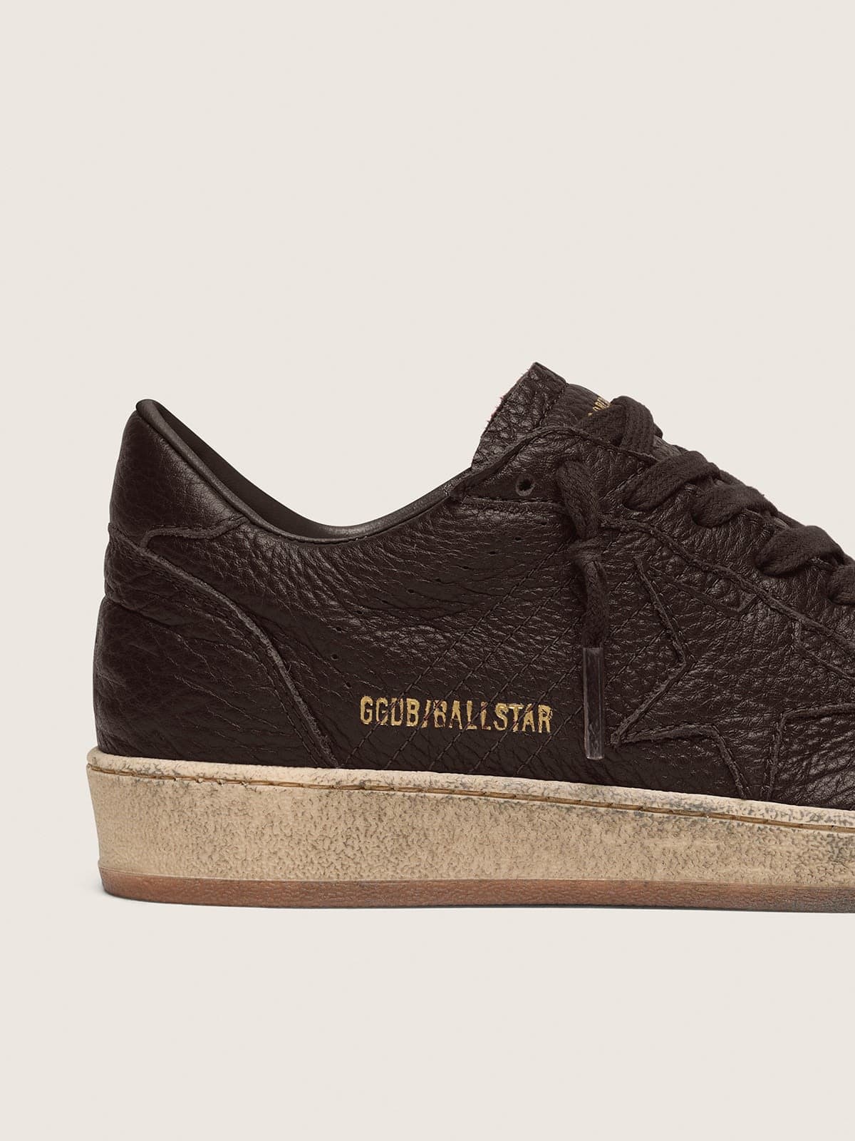 Ball Star pour homme en cuir marron foncé avec étoile en cuir ton sur ton