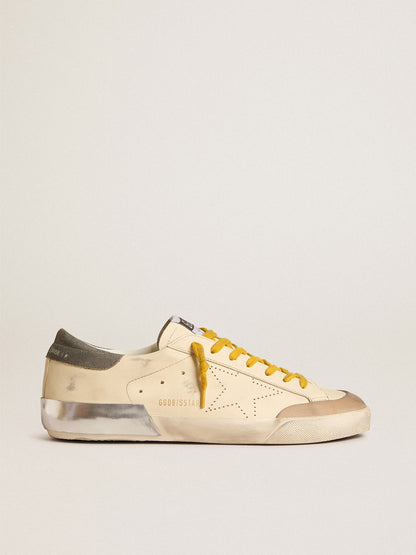 Super-Star en cuir avec étoile ajourée et contrefort en daim gris