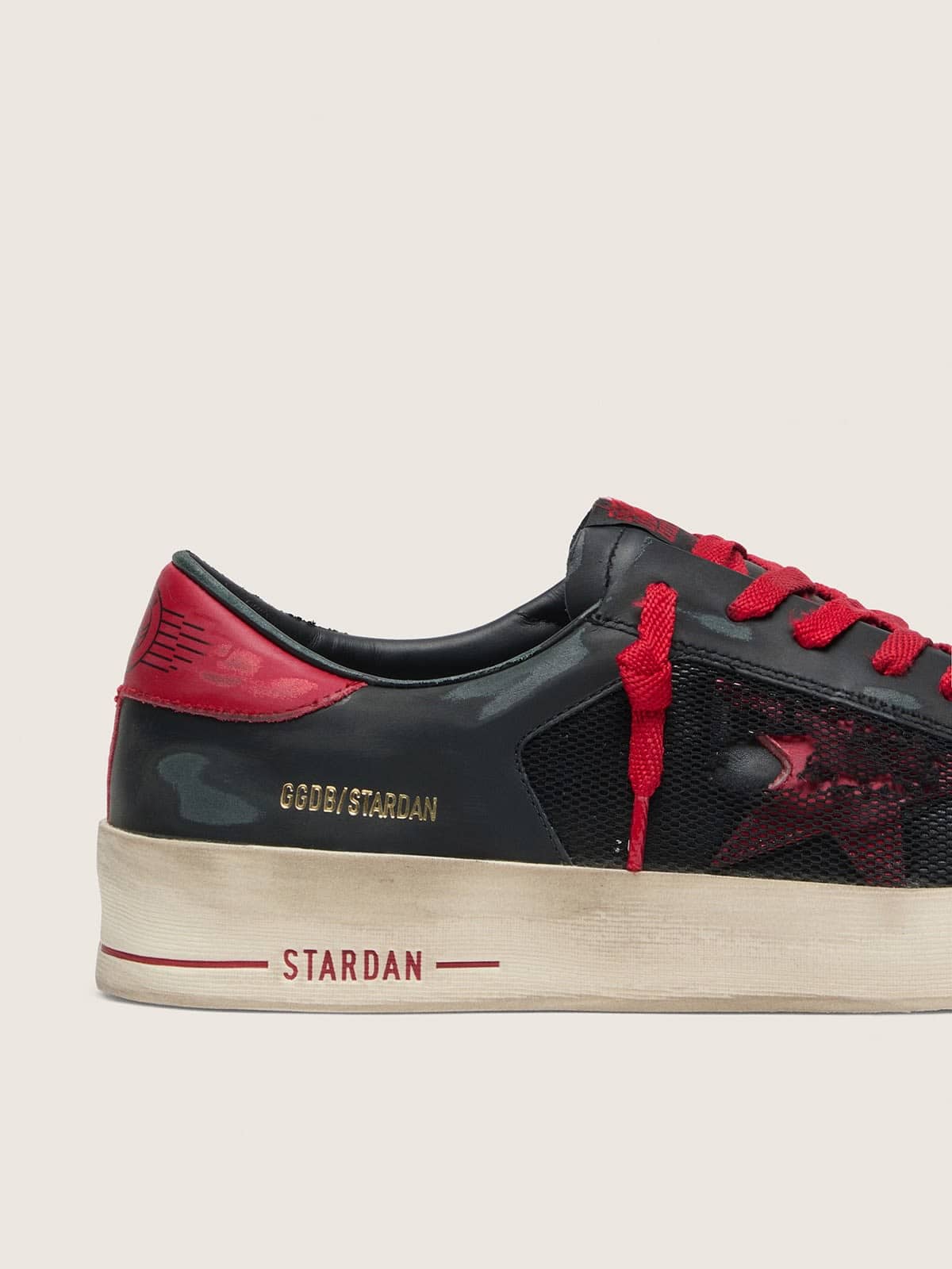 Stardan homme en cuir noir avec étoile en cuir rouge et empiècements en résille noire et cuir rouge