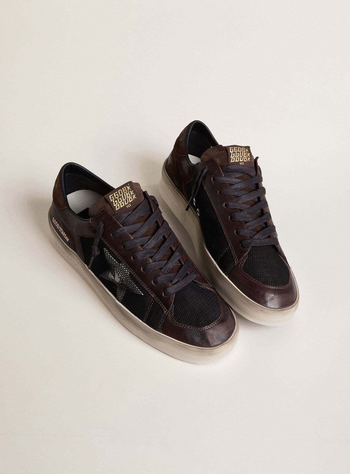 Stardan pour homme en cuir velours marron et résille noire avec étoile en cuir blanc et empiècements en cuir nappa