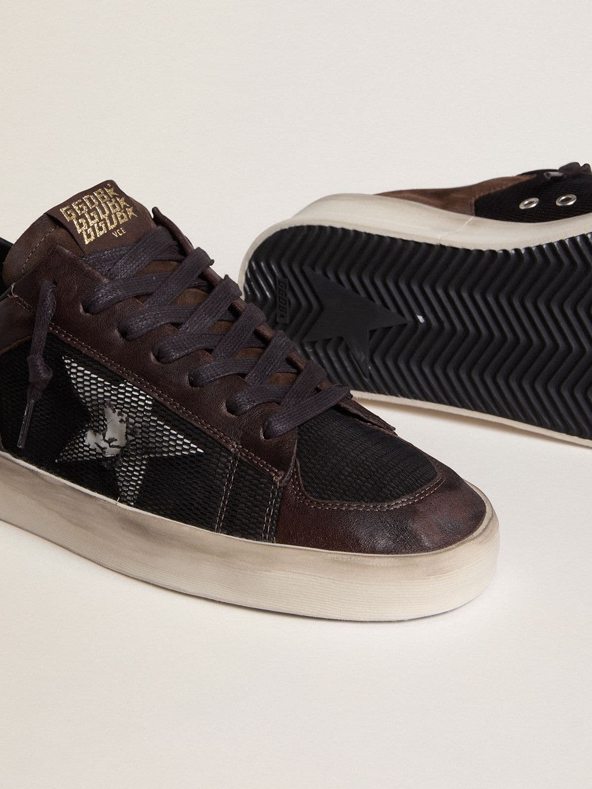 Stardan pour homme en cuir velours marron et résille noire avec étoile en cuir blanc et empiècements en cuir nappa