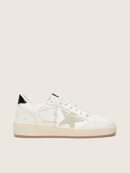 Ball Star avec étoile en daim gris froid et contrefort en cuir brillant noir