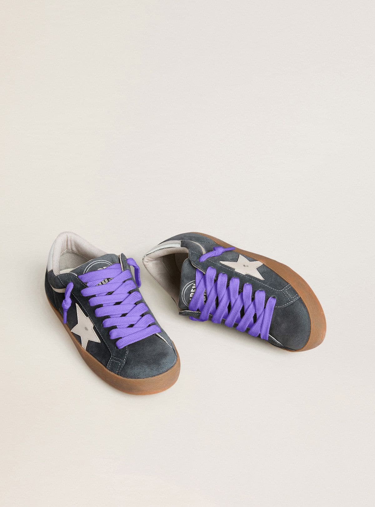 Super-Star pour homme en cuir velours gris avec étoile en cuir blanc et contrefort en cuir argenté