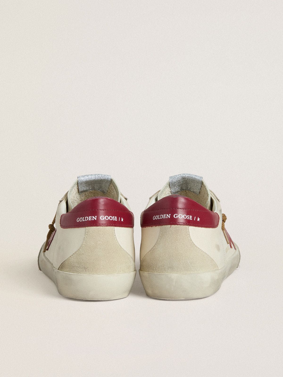 Super-Star pour homme avec étoile en cuir rouge et empiècements en cuir velours beige