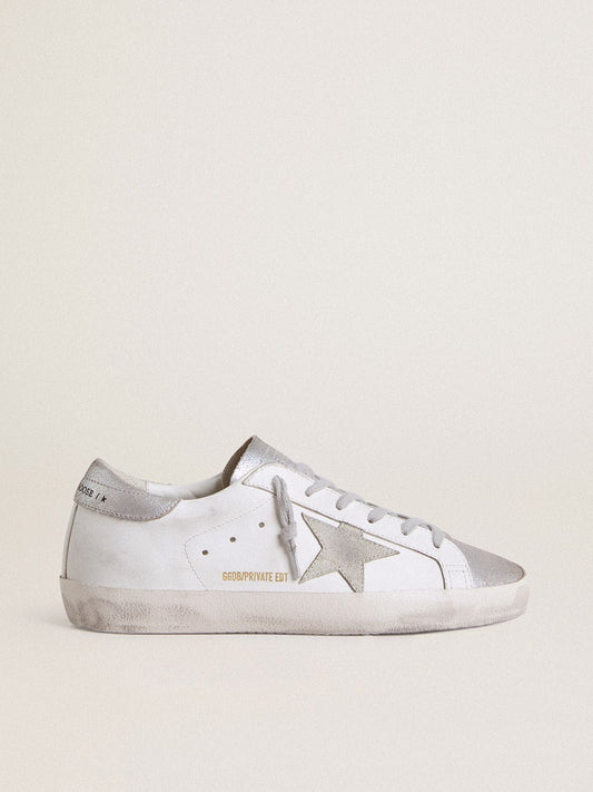 Super-Star pour femme avec étoile en daim gris et empiècements à paillettes argentées