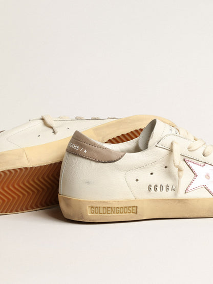 Super-Star pour femme en cuir nappa blanc avec étoile en cuir métallisé rose