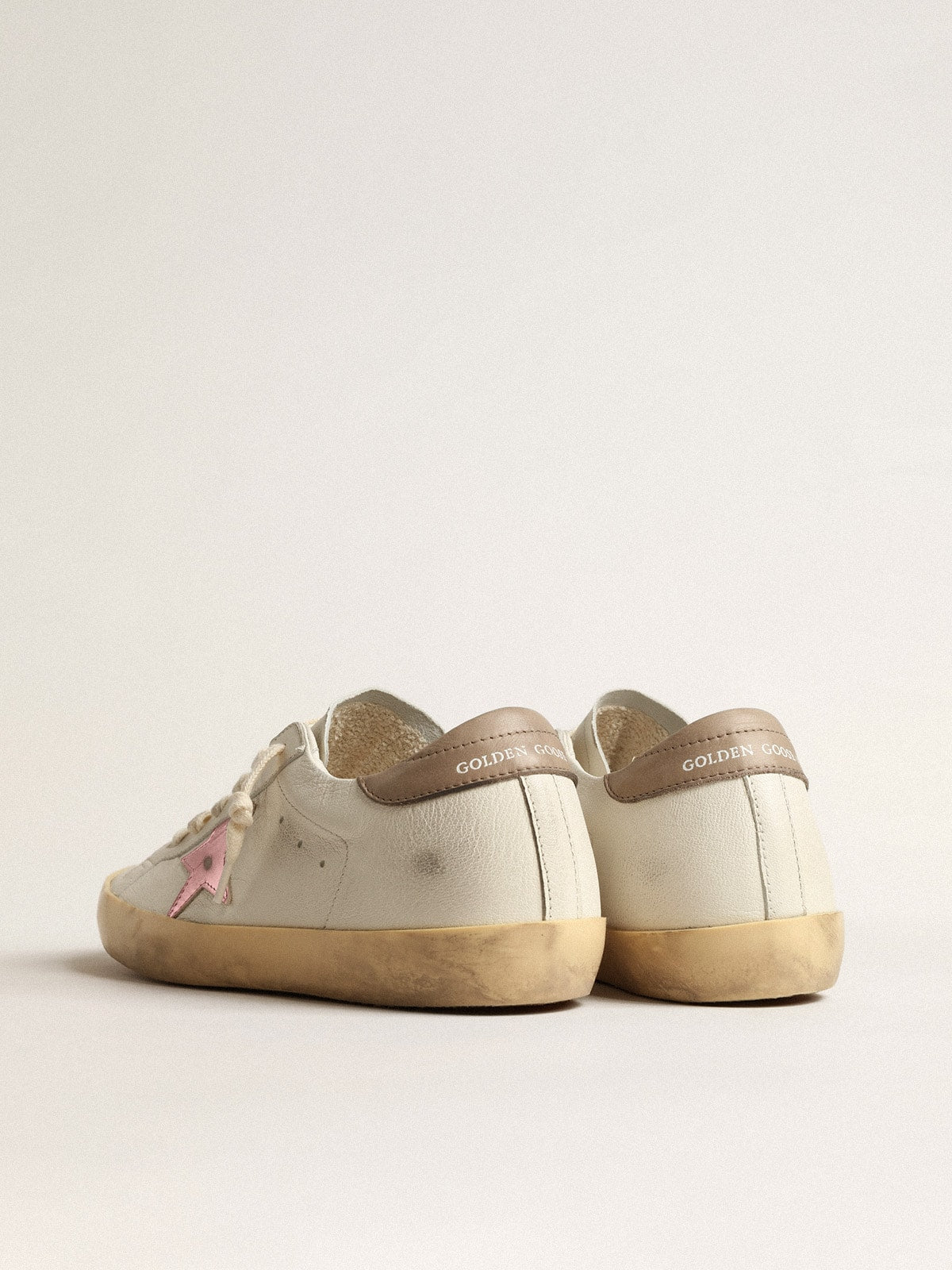 Super-Star pour femme en cuir nappa blanc avec étoile en cuir métallisé rose