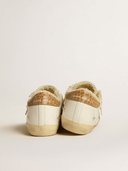 Super-Star avec étoile en cuir argenté et contrefort en cuir à imprimé crocodile