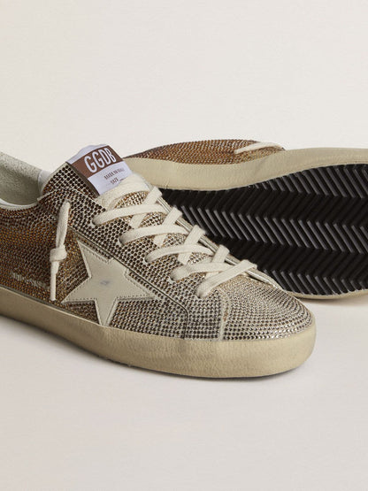 Super-Star en daim beige et cristaux multicolores avec étoile et contrefort en cuir crème