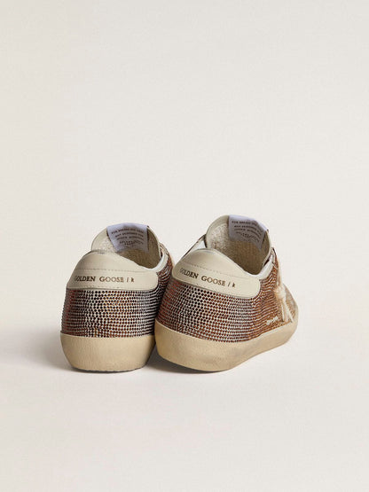 Super-Star en daim beige et cristaux multicolores avec étoile et contrefort en cuir crème
