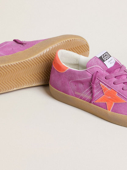 Super-Star pour femme en daim fuchsia avec étoile et contrefort en cuir laminé orange fluo