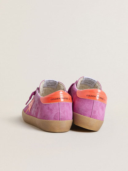Super-Star pour femme en daim fuchsia avec étoile et contrefort en cuir laminé orange fluo