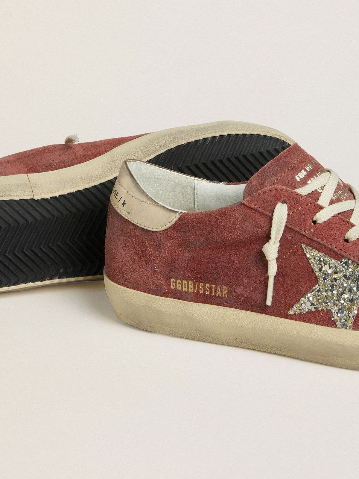 Super-Star LTD pour femme en daim rouge avec étoile à paillettes argentées et contrefort en cuir laminé