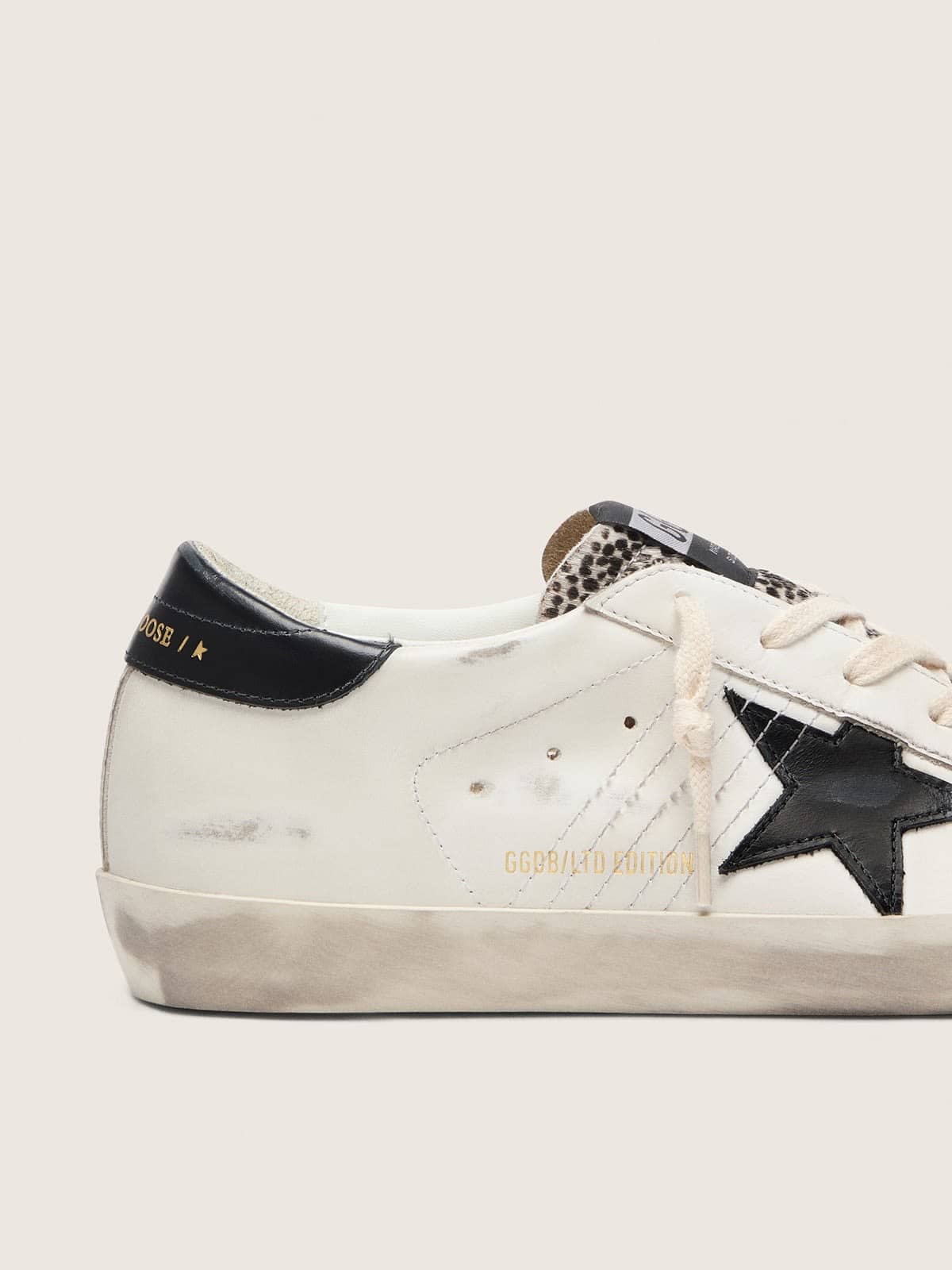 Super-Star LTD pour femme en cuir blanc avec étoile noire et détails en cuir façon poulain