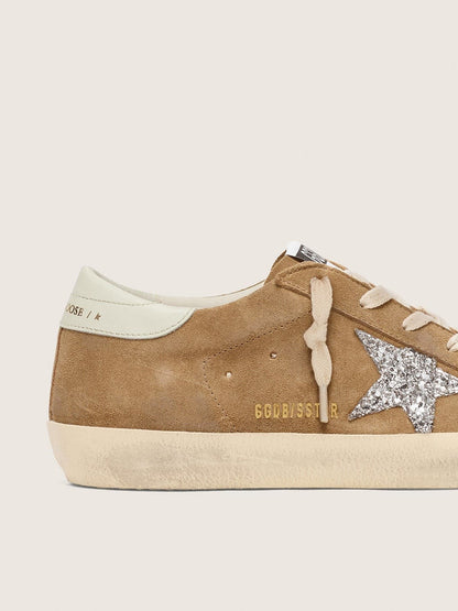 Super-Star pour femme en daim tabac avec étoile à paillettes argentées