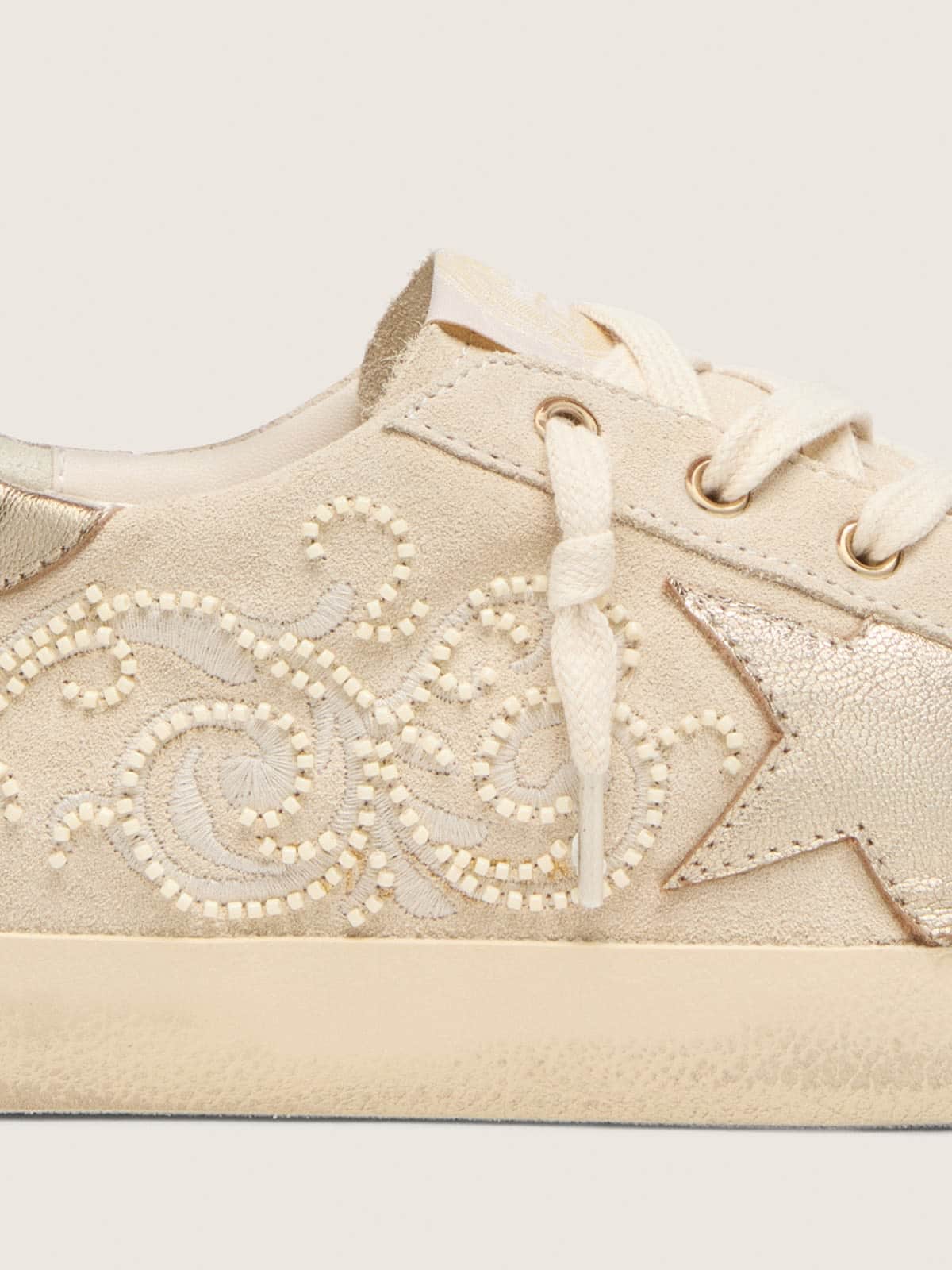 Super-Star LTD pour femme en daim perle avec étoile dorée et broderie de perles