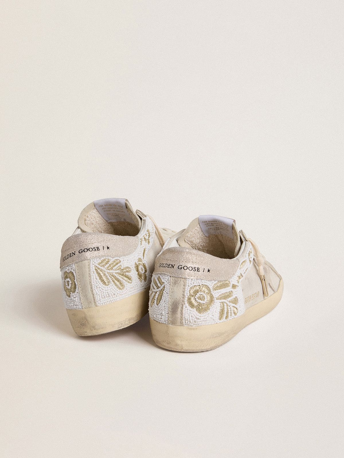 Super-Star pour femme en daim beige avec broderie de perles et étoile en daim laminé