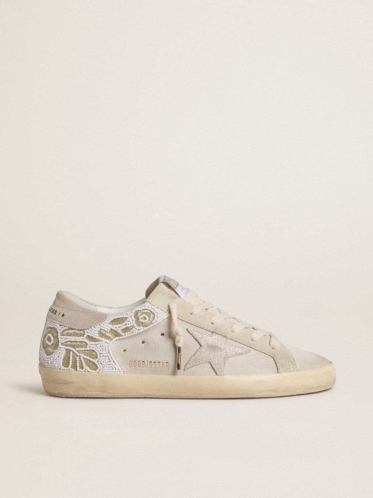 Super-Star pour femme en daim beige avec broderie de perles et étoile en daim laminé