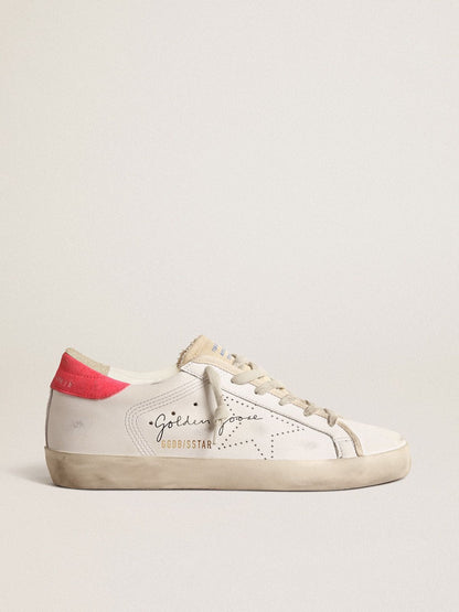 Super-Star pour femme en cuir blanc avec étoile perforée et contrefort en nylon fuchsia