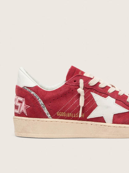 Ball Star en daim rouge avec étoile et contrefort en cuir blanc
