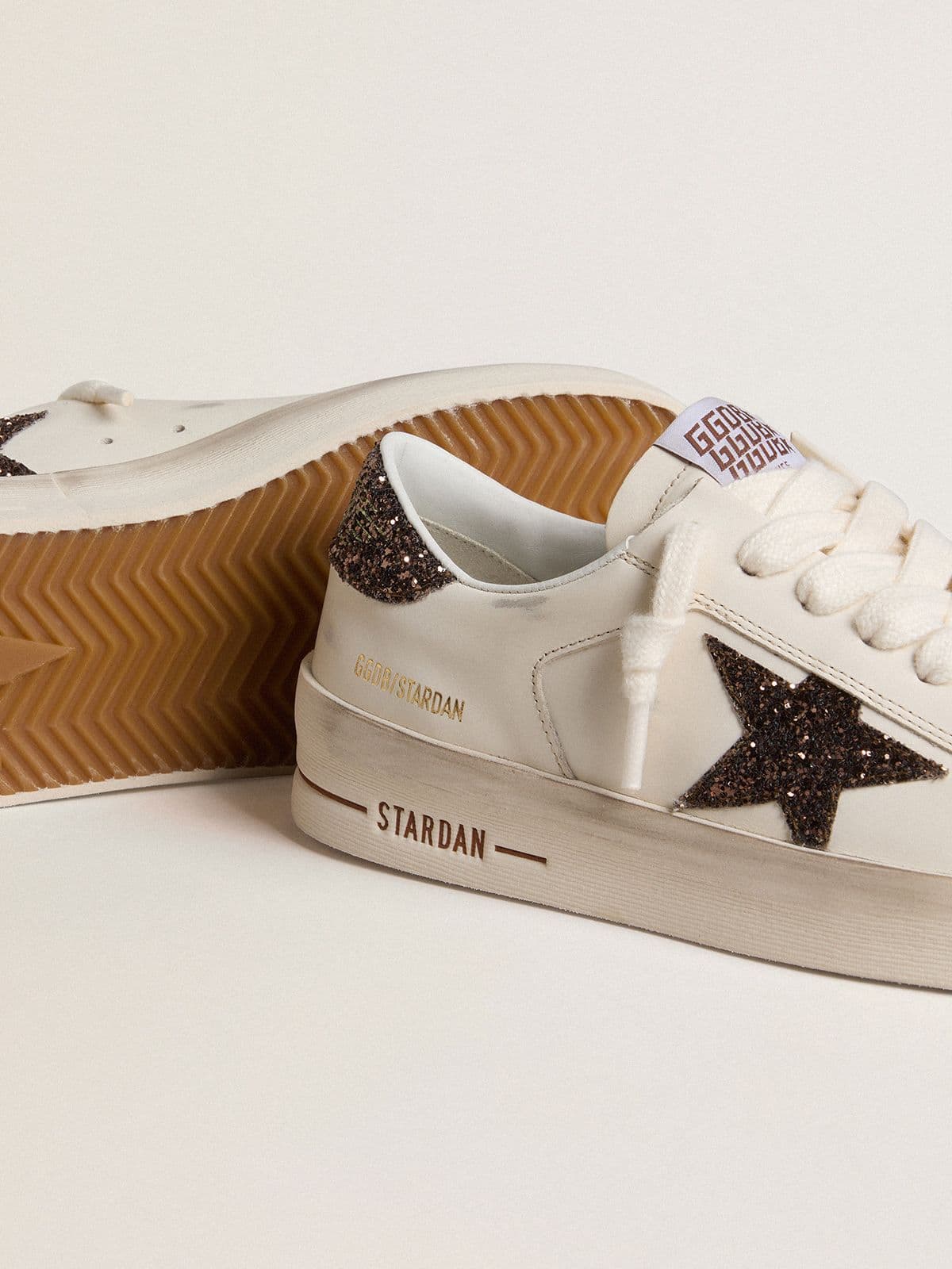 Stardan pour femme en cuir blanc avec étoile et contrefort à paillettes marron