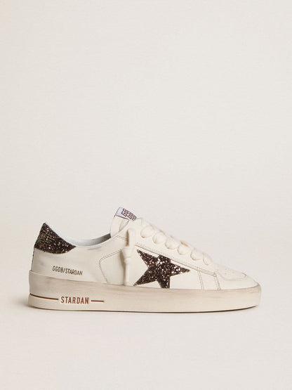 Stardan pour femme en cuir blanc avec étoile et contrefort à paillettes marron