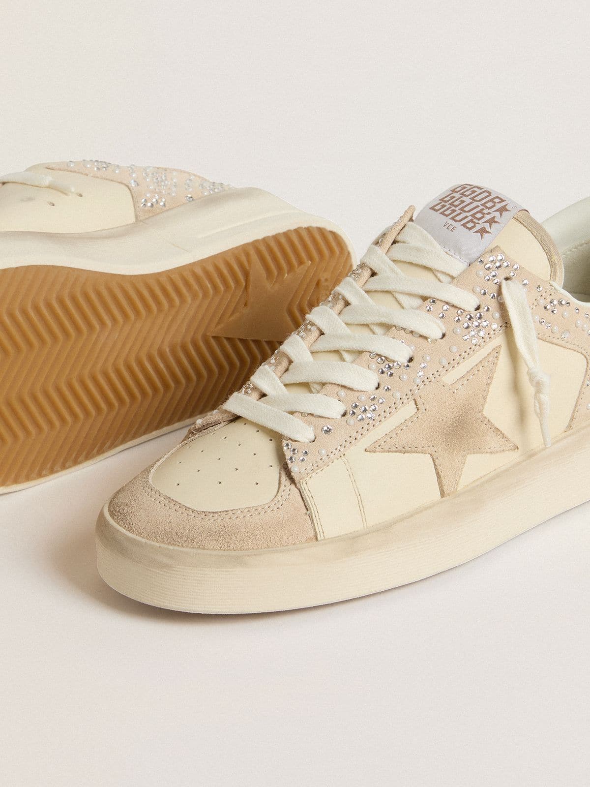 Stardan en daim et en cuir couleur crème avec cristaux Swarovski et étoile en daim