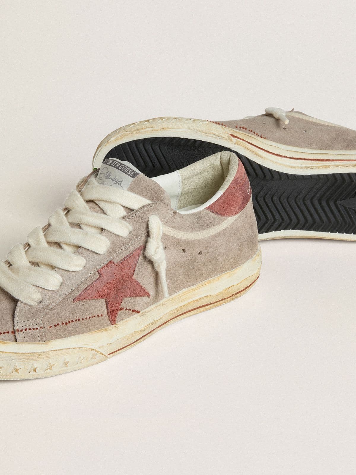Super-Star LTD pour femme en daim gris avec étoile et contrefort en daim ciré rouge