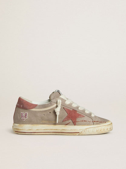 Super-Star LTD pour femme en daim gris avec étoile et contrefort en daim ciré rouge