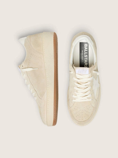 Ball Star femme en daim beige avec étoile et contrefort en cuir blanc