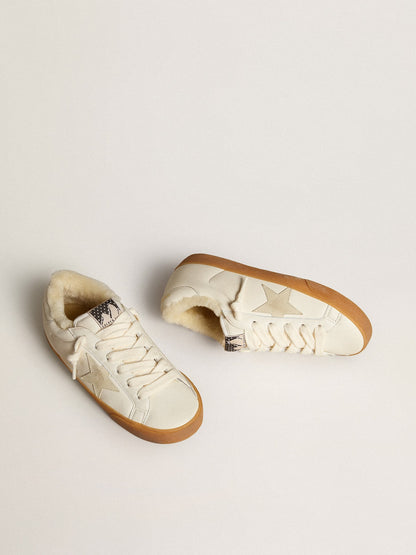 Super-Star en cuir nappa blanc avec étoile en daim et doublure en shearling