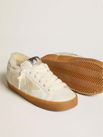 Super-Star en cuir nappa blanc avec étoile en daim et doublure en shearling