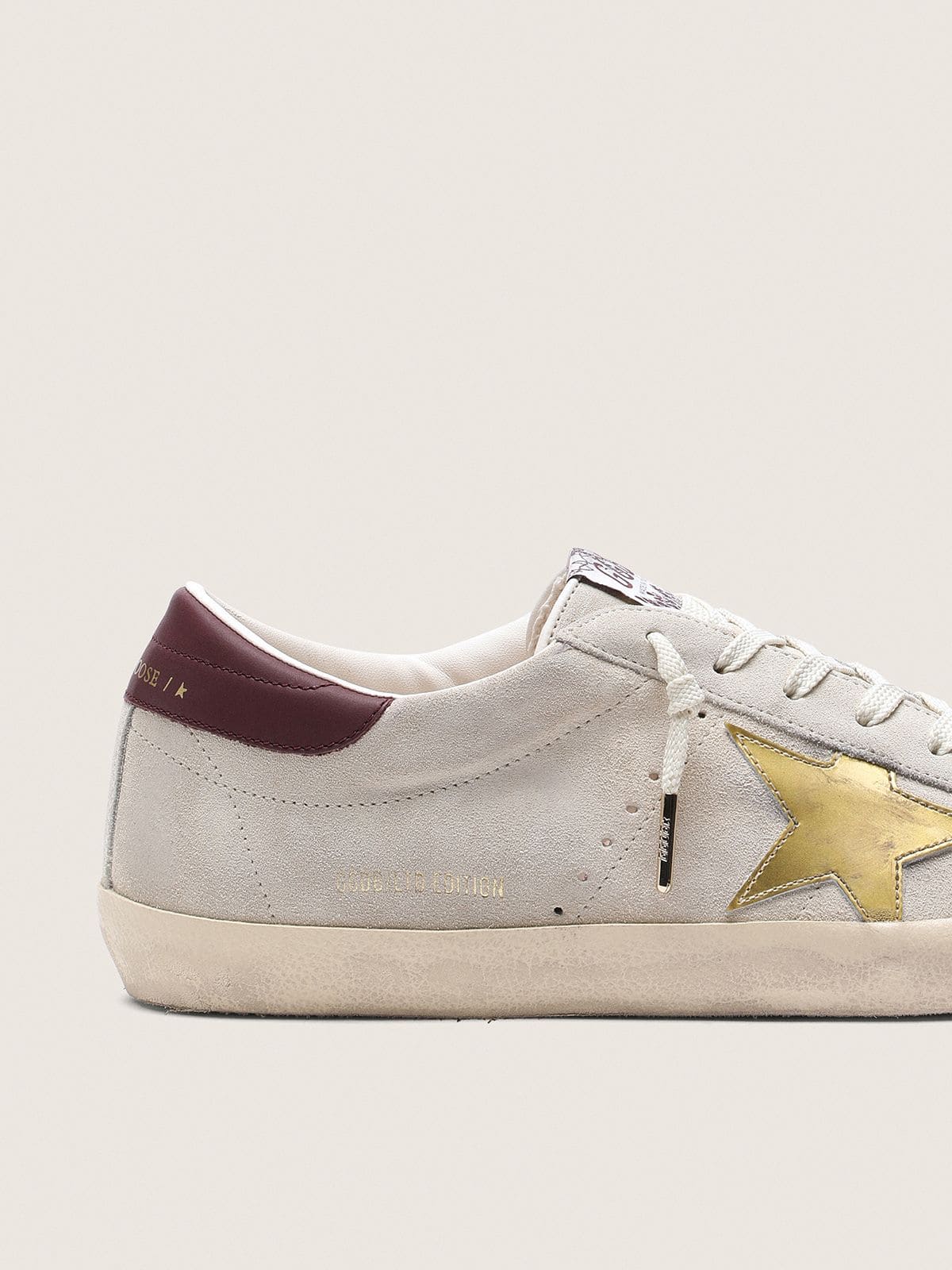 Super-Star CNY pour femme en daim ivoire avec étoile en cuir métallisé et contrefort en cuir
